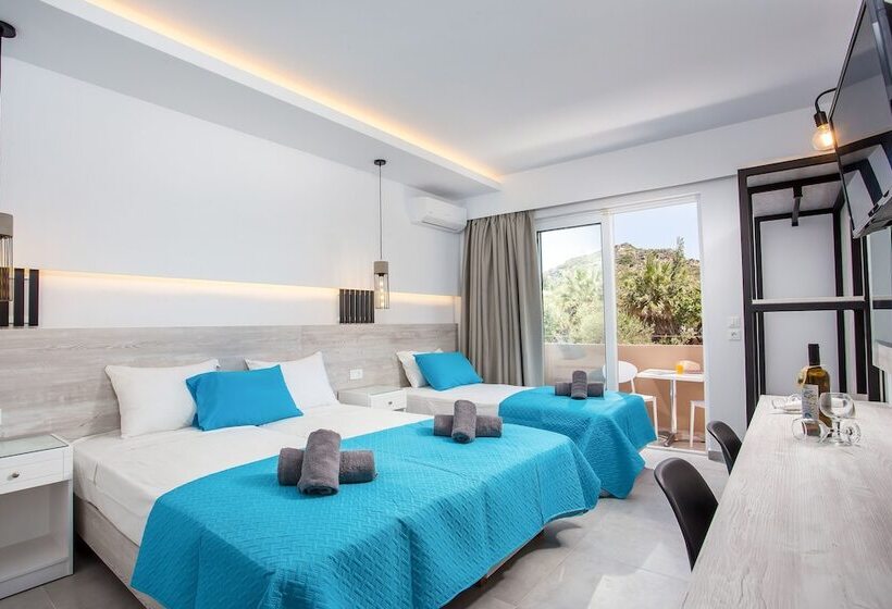 Трехместный Номер Deluxe, Casastavris   Aparts & Pool Suites