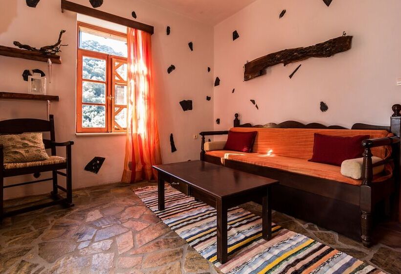 Casa 1 Quarto, Spitia Katoi