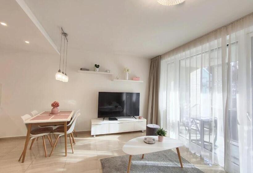 Апартаменты 1 Спальня с Террасой, Spa Residence Carbona Emdona Luxury Apartment