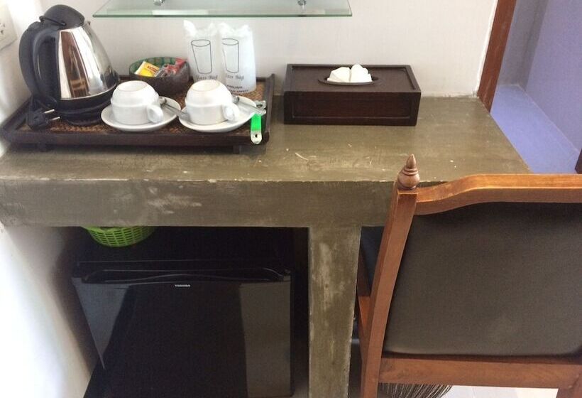 غرفة قياسية مطلّة علي حمام السباحة, Green View Village Resort   Sha Plus