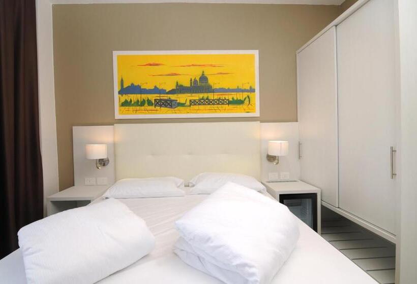 Номер Deluxe Вид на Море Боковой, Marina Palace Hotel 4 Stelle S
