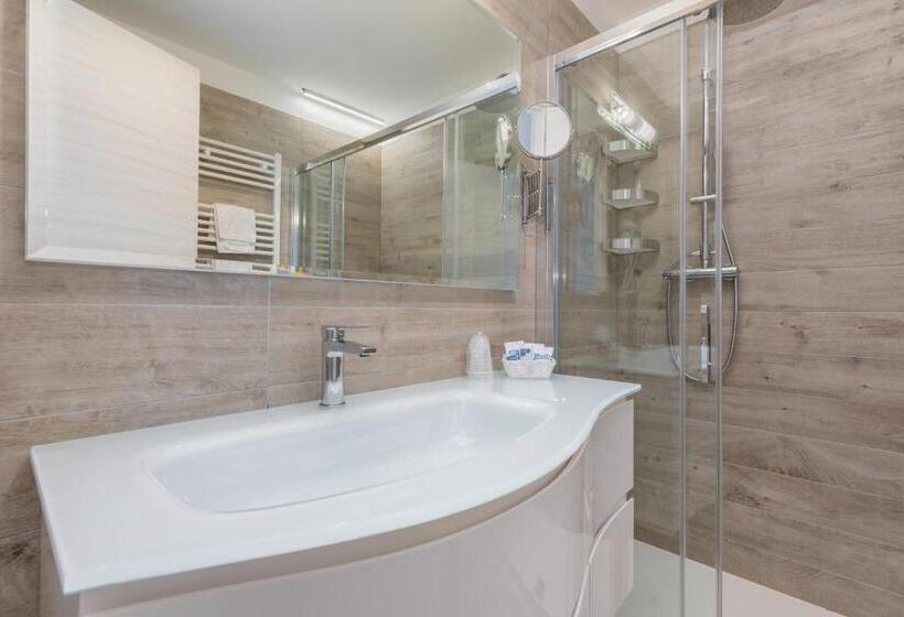 Четырехместный Номер Стандарт с Балконом, Marina Palace Hotel 4 Stelle S