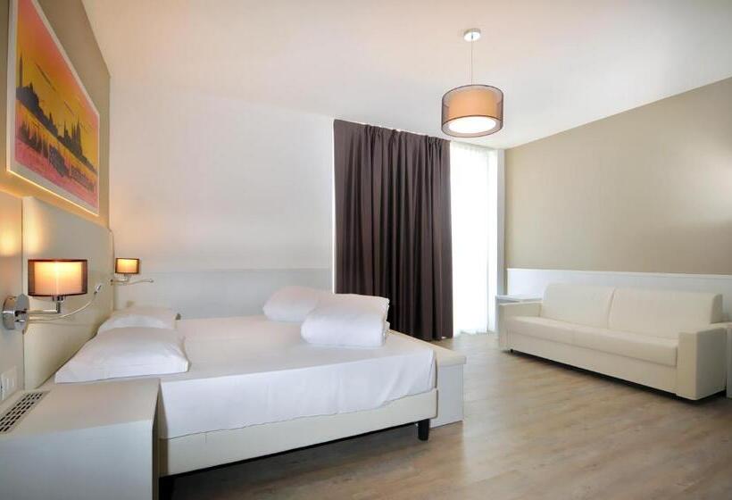 带阳台标准四人间, Marina Palace Hotel 4 Stelle S