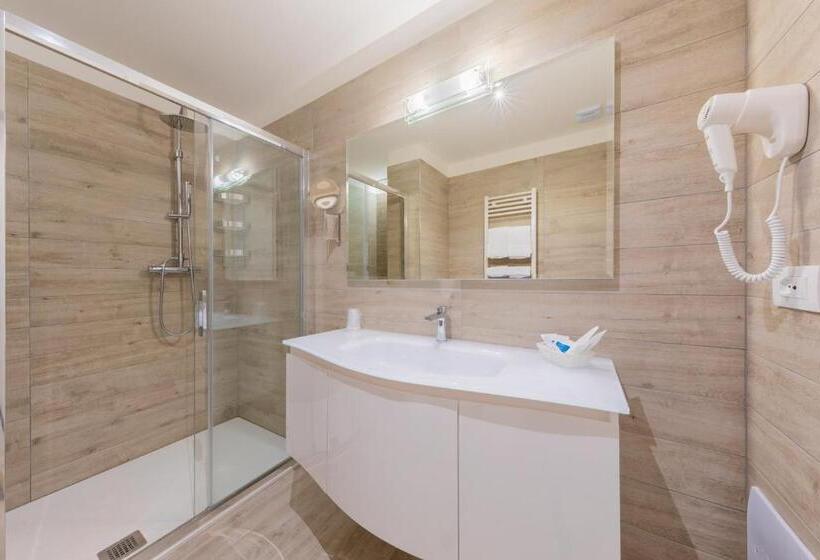 Четырехместный Номер Стандарт с Балконом, Marina Palace Hotel 4 Stelle S