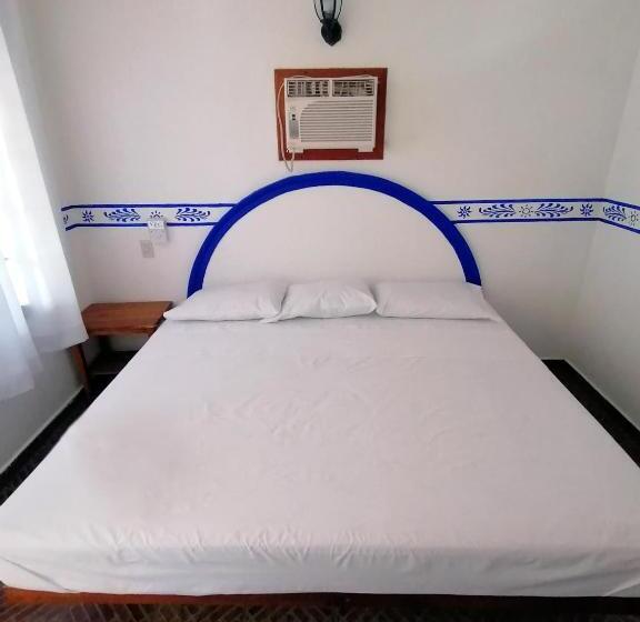 キングサイズベッドのスタンダードルーム, Don Luis Hostal   Sucursal Galeana   Tecolutla