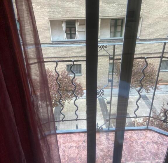 Семейный Номер, Lf Habitación Familiar Con Balcón Y Baño Privado   No Fumadores   Sin Ascensor