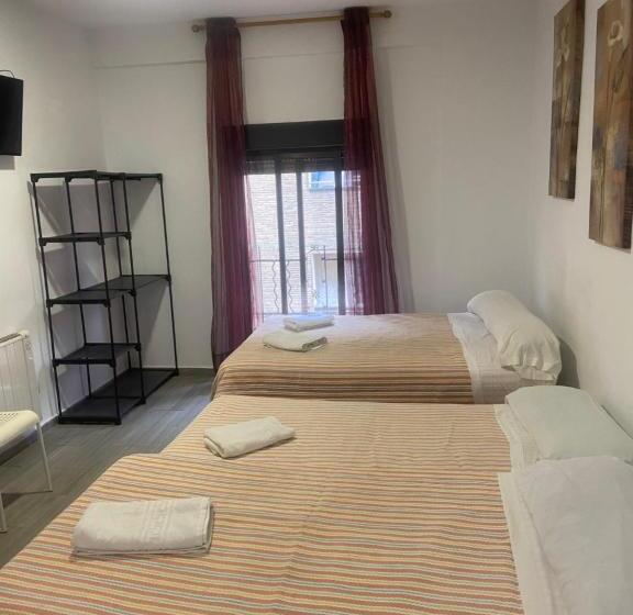Семейный Номер, Lf Habitación Familiar Con Balcón Y Baño Privado   No Fumadores   Sin Ascensor