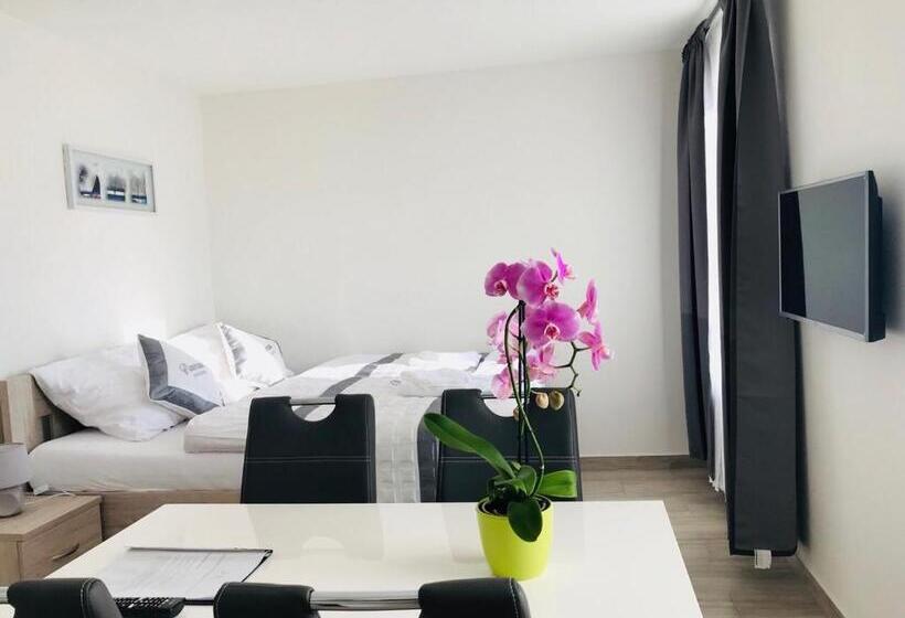 דירת חדר בקומת קרקע, Panorama Apartments