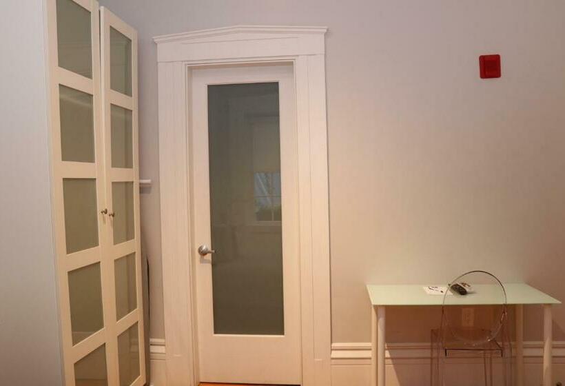 Студия Стандарт, Downtown Beacon Hill, Convenient, Comfy Studio #1