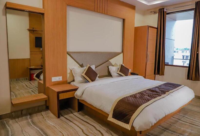 带阳台的豪华间, Komal Inn