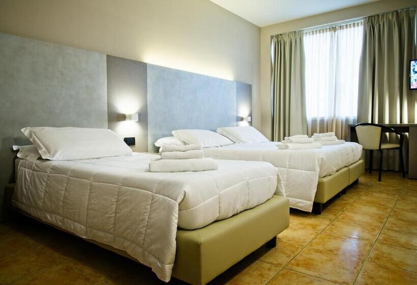 Номер Стандарт Трехместный, Albergo Papillon