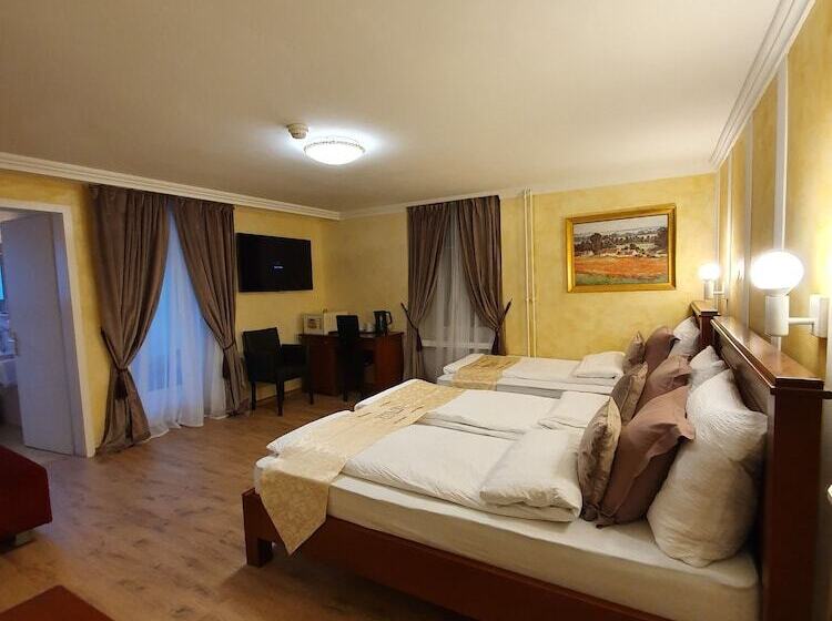 اتاق استاندارد سه تخته با بالکن, Esos Hotel Quelle