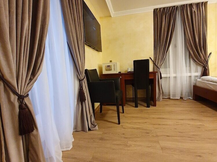 اتاق استاندارد سه تخته با بالکن, Esos Hotel Quelle