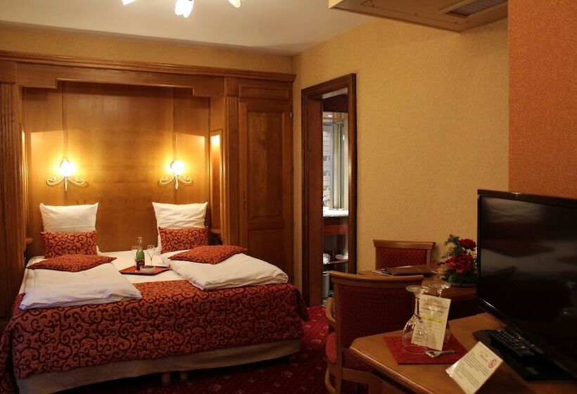 Номер Стандарт Трехместный, Hôtel Le Mittelwihr
