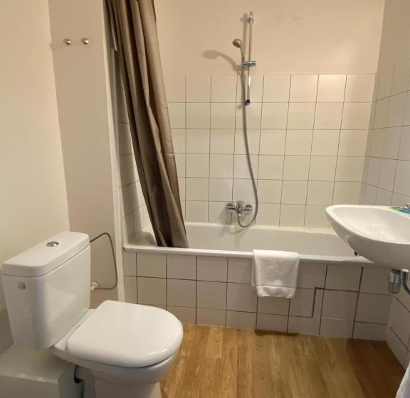 Номер Стандарт Трехместный, O Ieper