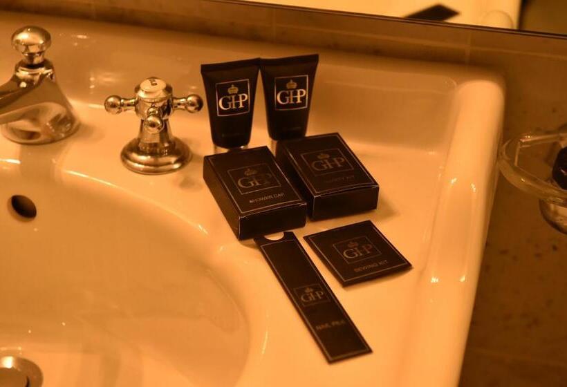 سوییت لوکس, Grand Hotel Du Golf & Palace