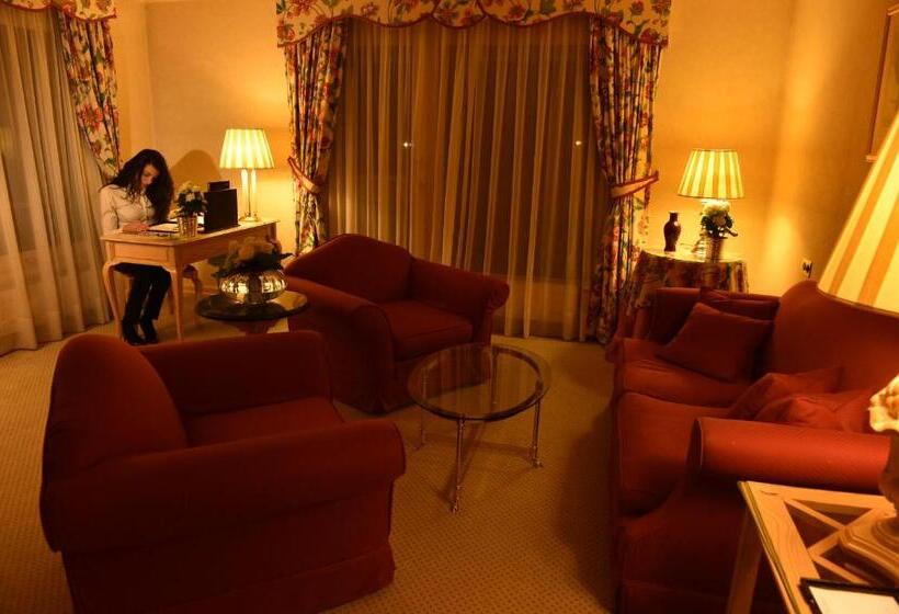 سوییت لوکس, Grand Hotel Du Golf & Palace