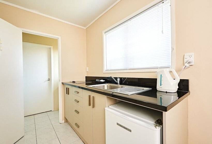Студия Стандарт, Auckland Airport Lodge
