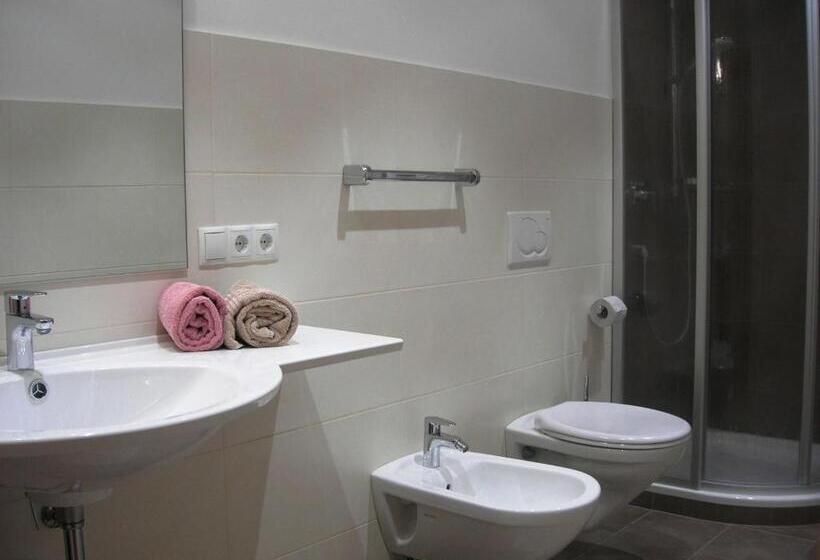 Апартаменты 2 Спальни с Балконом, Appartments Helvetia