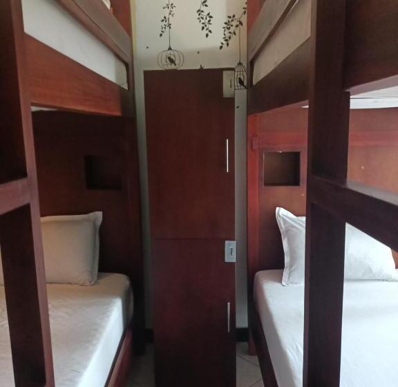 تختخواب در اتاق مشترک, Andorra Tourist Resort Anuradhapura
