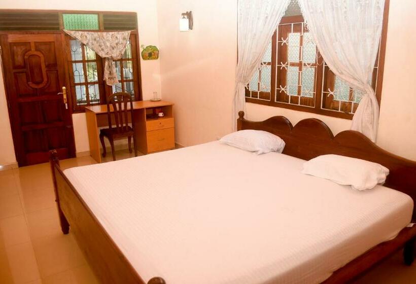 Apartamento 1 Dormitório com Sacada, Ceylon Casa