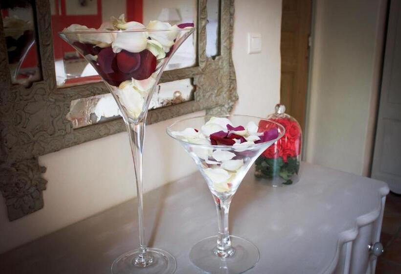Дом 2 Спальни, Gite Des Carmes And Spa