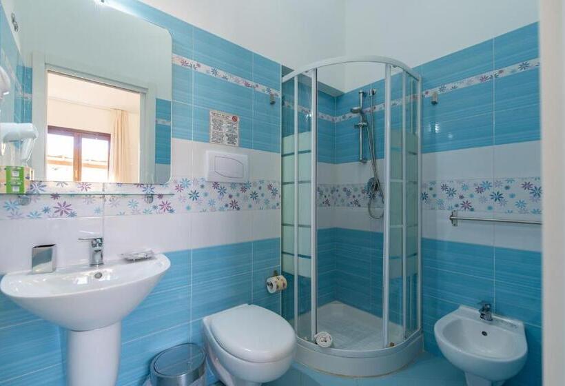اتاق استاندارد پریمیوم سه تخته, Room And Breakfast Aloe