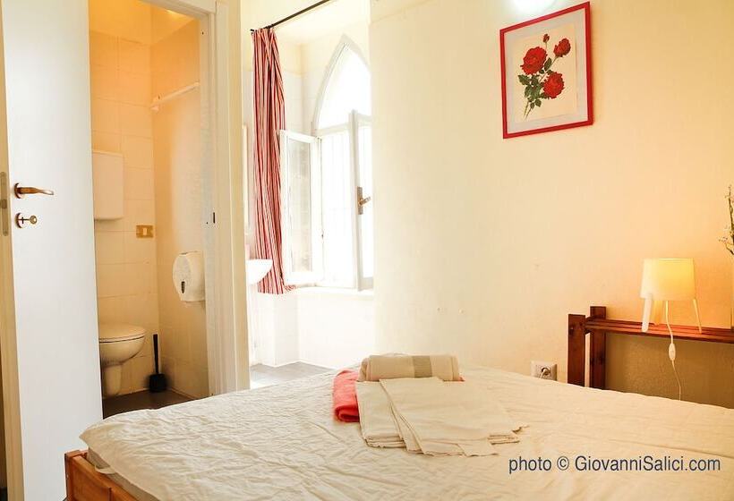 Номер Стандарт Индивидуальный, Santangela Hostel & Rooms