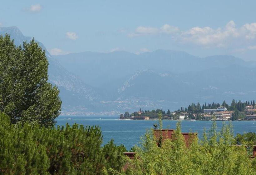Suite with lake view, Holiday