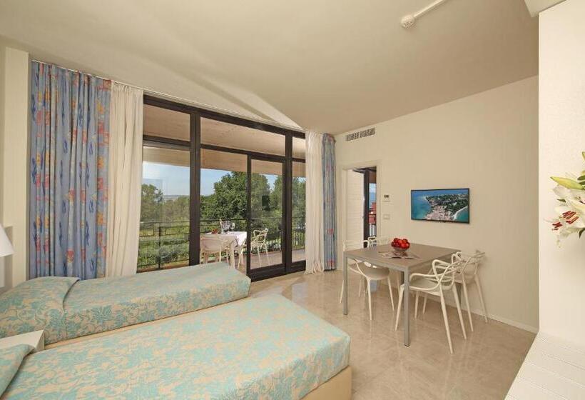 Suite with lake view, Holiday