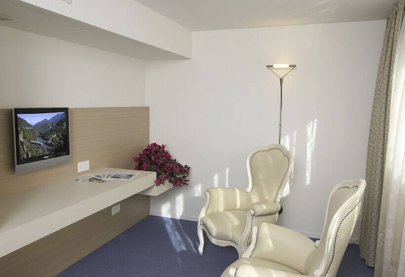 Mini Suite, Muralto