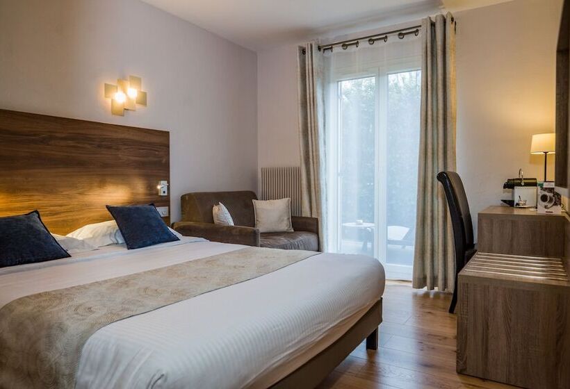 수피리어 트리플 룸, Logis Hotel Le Petit Casset