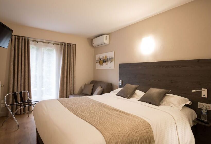 이그제큐티브 트리플, Logis Hotel Le Petit Casset
