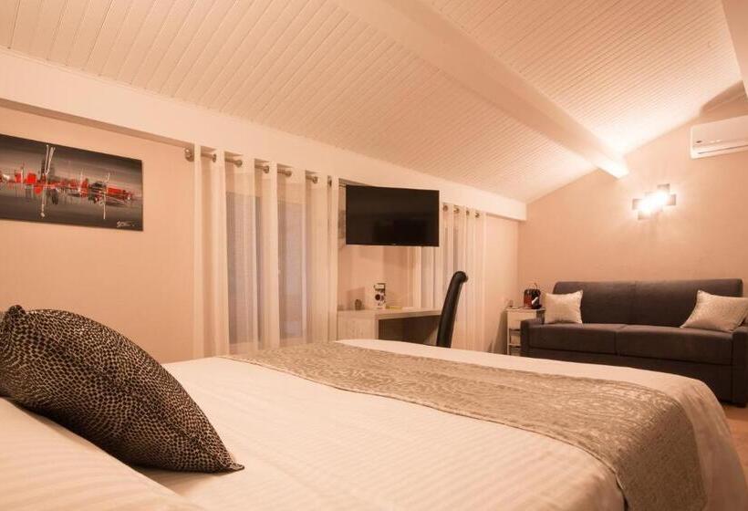4인용 스탠다드 룸, Logis Hotel Le Petit Casset