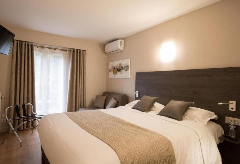이그제큐티브 트리플, Logis Hotel Le Petit Casset