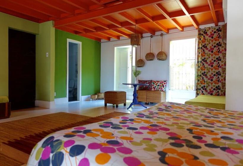 Suíte Júnior, Casa Amarelo Par Robert Le Héros