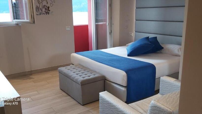 Номер Deluxe Вид на Озеро, Danieli La Castellana Lago Di Garda