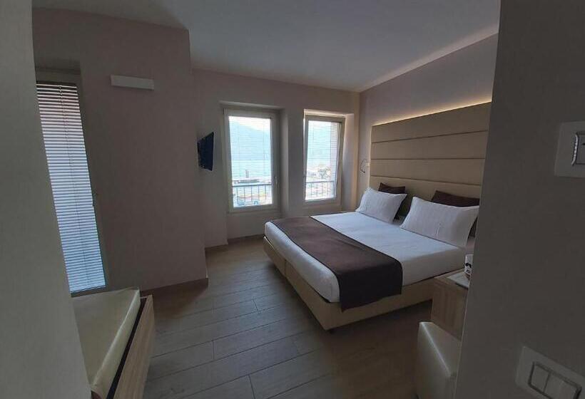 Номер Deluxe Вид на Озеро, Danieli La Castellana Lago Di Garda