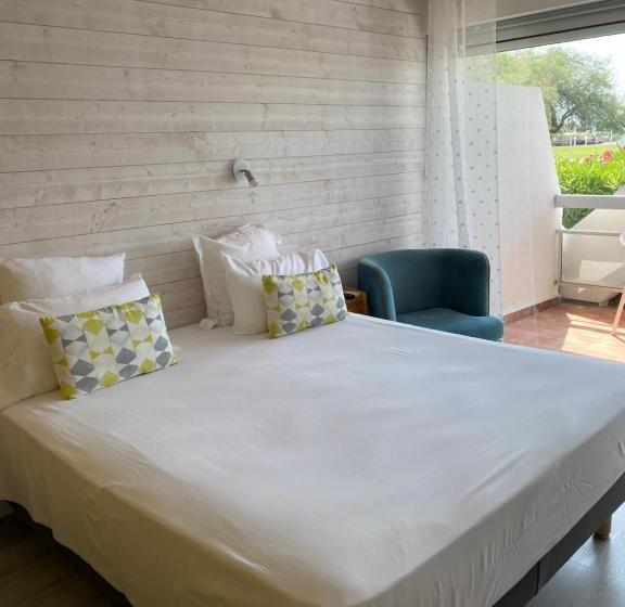 Номер Стандарт Трехместный, Hôtel Saint Clair, Côté Plage