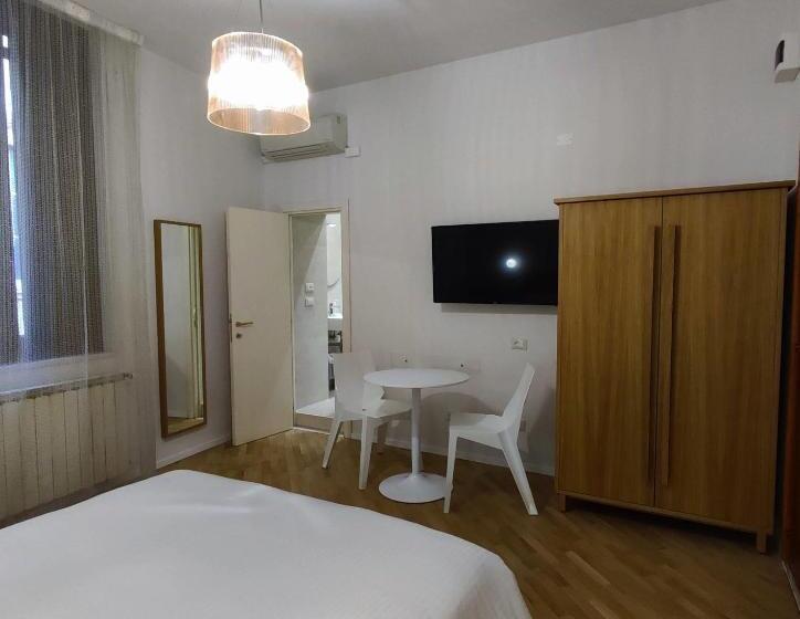 Номер Стандарт, Stella Casabono