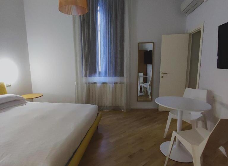 اتاق استاندارد, Stella Casabono