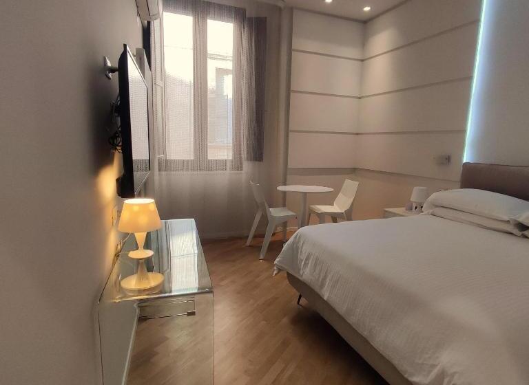 سوییت جونیور, Stella Casabono