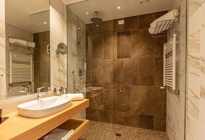 Трехместный Номер Deluxe, Leonardo Hotel Lago Di Garda   Wellness And Spa