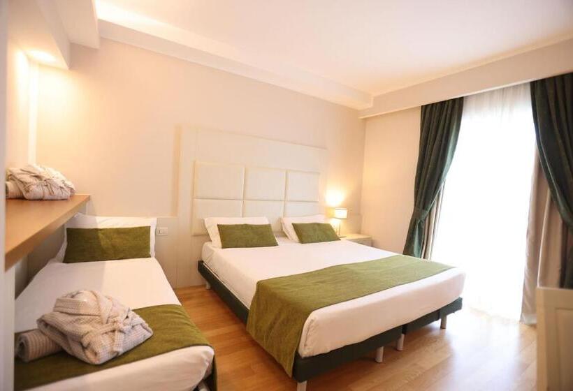 Трехместный Номер Комфорт, Leonardo Hotel Lago Di Garda   Wellness And Spa