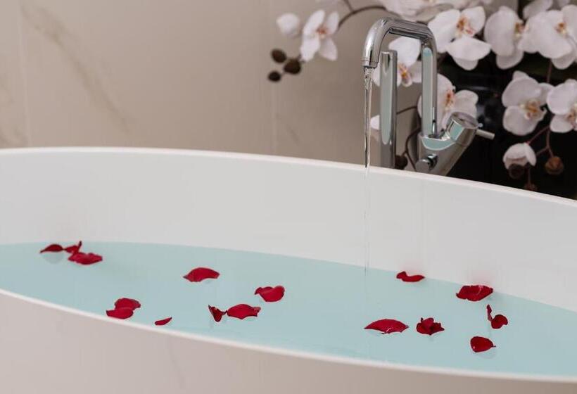 Люкс Deluxe Кровать Кинг, Villa Nicolli Romantic Spa Resort   Adults Only