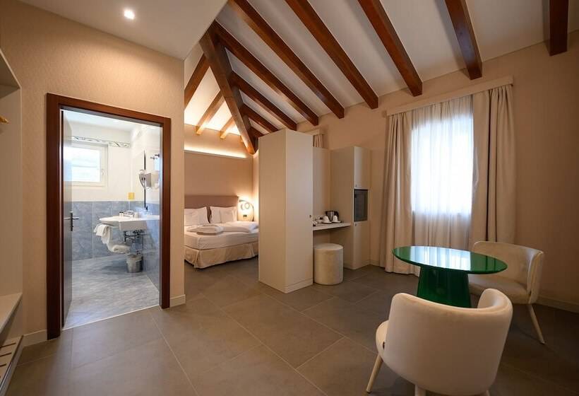 Полулюкс с Балконом, Villa Nicolli Romantic Spa Resort   Adults Only