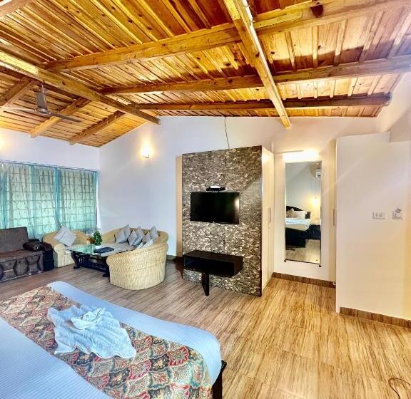 اتاق سوپریور با تخت بزرگ, Sea Hawk Hill Resort A Luxury Boutique Resort, 20 Km From Nainital