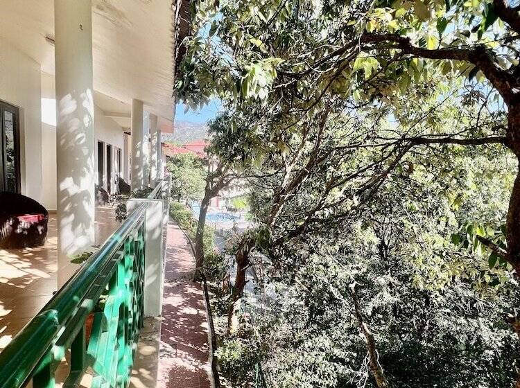 اتاق لوکس, Sea Hawk Hill Resort A Luxury Boutique Resort, 20 Km From Nainital