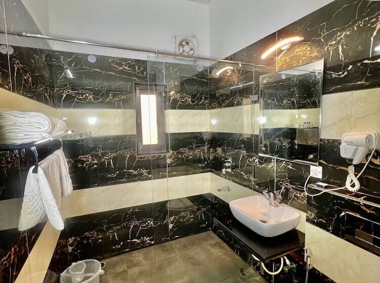 اتاق لوکس, Sea Hawk Hill Resort A Luxury Boutique Resort, 20 Km From Nainital