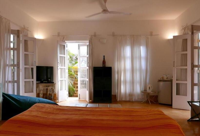 اتاق لوکس با بالکن, Sur La Mer